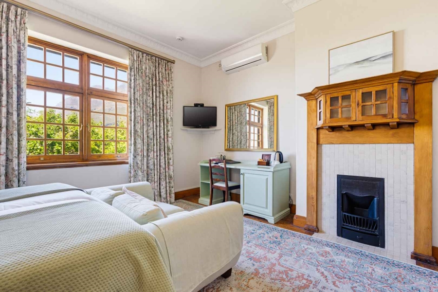 14 Bedroom Property for Sale in Oranjezicht Western Cape